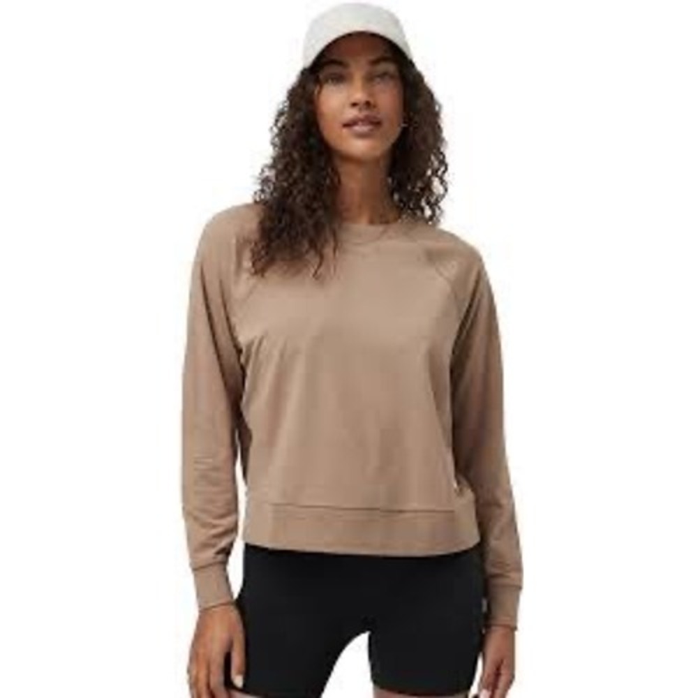 Vuori Women Performance Jogger & Halo Crewneck Sweatshirt Set Tan VW457 Medium
